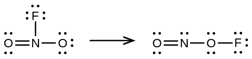 Tvær Lewisbyggingar eru sýndar with a right-facing arrow in between. The left structure shows a nitrogen atom með tvítengi to an oxygen atom with two stök rafeindapör. It is also bonded to a fluorine atom and another oxygen atom, each with three stök rafeindapör. The right structure shows an oxygen atom with two stök rafeindapör með tvítengi to a nitrogen atom with one stakt rafeindapar. This nitrogen atom is með eintengi to an oxygen with two stök rafeindapör. The oxygen atom is með eintengi to a fluorine atom with three stök rafeindapör.