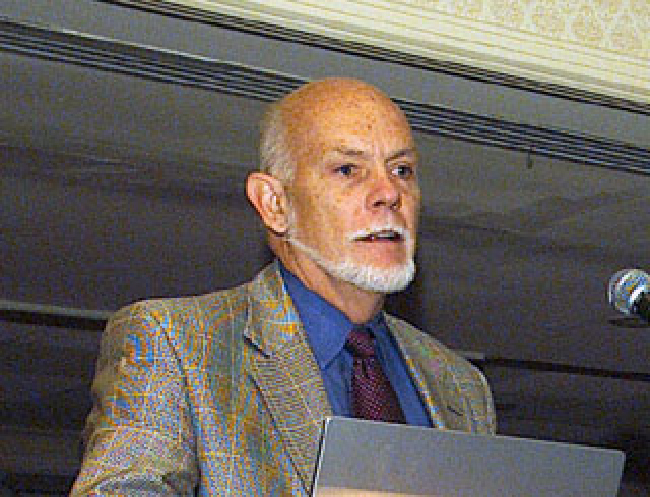 Mynd af Richard Smalley er sýnd.