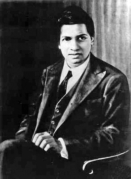 Ljósmynd af Srinivasa Ramanujan.