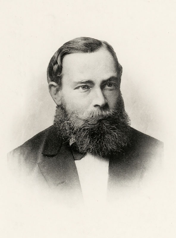 Svarthvít andlitsmynd frá 1879 sýnir hinn þrítuga þýska stærðfræðing og heimspeking Friedrich Ludwig Gottlob Frege með alskegg og yfirvaraskegg.