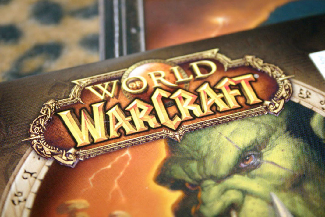 Á kápu tölvuleiksins World of Warcraft sést grænn, vígtenntur tröllkarl.