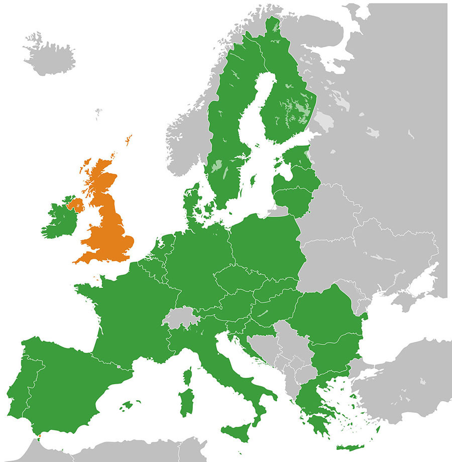 Kort af Evrópu sýnir ríki sem eru í Evrópusambandinu og ríki sem nýlega hafa gengið úr því. Portúgal, Spánn, Frakkland, Finnland, Þýskaland, Ítalía, Grikkland, Pólland, Lettland, Holland, Belgía og Írland eru meðal aðildarríkja. Bretland, þar á meðal Norður-Írland og Gíbraltar, er merkt sem fyrrverandi aðildarríki.