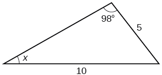 Þríhyrningur. Eitt horn er 98 gráður og mótlæg hlið þess er side = 10. Annað horn er x gráður og mótlæg hlið þess er side = 5.