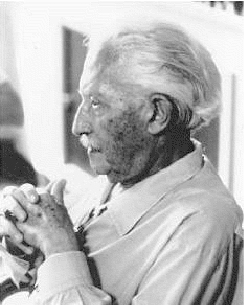 Ljósmynd sýnir Erik Erikson á efri árum.