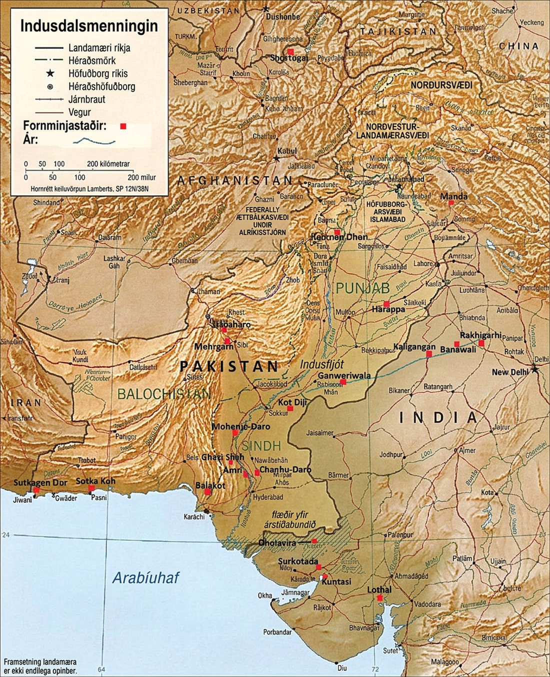 Sýnt er kort merkt „Indus Valley Civilization“. Arabíuhafið er sýnt með bláum lit í suðvesturhorni kortsins. Á öðrum hlutum kortsins sjást eftirfarandi lönd, frá norðri til suðurs: Úsbekistan, Tadsjikistan, Kína, Afganistan, Pakistan, Íran og Indland. Í skýringum efst til vinstri tákna þykkar svartar línur „Alþjóðleg landamæri“, heilar svartar línur með punkti í miðjunni tákna „Héraðsmörk“, svartar stjörnur tákna „Höfuðborg ríkis“, svartur hringur með punkti í miðjunni táknar „Höfuðborg héraðs“, svartar línur með þverstrikum tákna „Járnbraut“ og heilar rauðar línur tákna „Veg“. „Staðir:“ eru merktir með rauðum ferningi og „Ár:“ með grænni bylgjulínu. Einnig er sýndur mælikvarði í kílómetrum og mílum og vísað til hans með „Lambert Conformal Conic Projection, SP 12N/38N.“ Gulllituð, ójöfn svæði sjást í landslagi kortsins norðan og norðvestan við Indland.