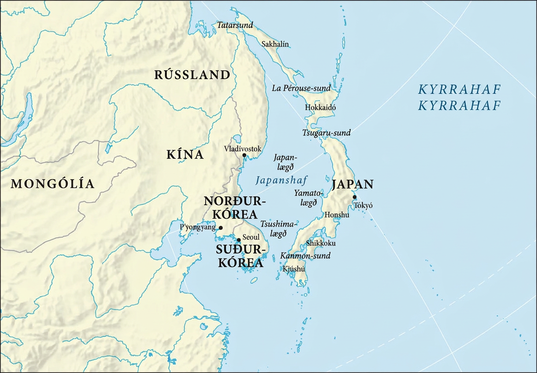 Kort. Land er drapplitað og sjór blár. Mongólía er merkt í vestri; Rússland, Kína, Norður-Kórea og Suður-Kórea eru fyrir miðju og Japan í austri. Kyrrahaf er merkt í austri og Japanhaf milli meginlandsins og Japans. Vladivostok er merkt við strönd Japanhafs í suðausturhluta Rússlands, P’yongyang í Norður-Kóreu, Seúl í Suður-Kóreu og Tókýó á austurströnd Japans. Eftirfarandi svæði eru merkt frá norðri til suðurs við Japan: Tartarsund, Sakhalín, La Pérouse-sund, Hokkaido, Tsugaru-sund, Honshu, Shikoku, Kanmon-sund og Kyushu. Í Japanhafi eru Japanlægð, Yamatolægð og Tsushimalægð merkt.